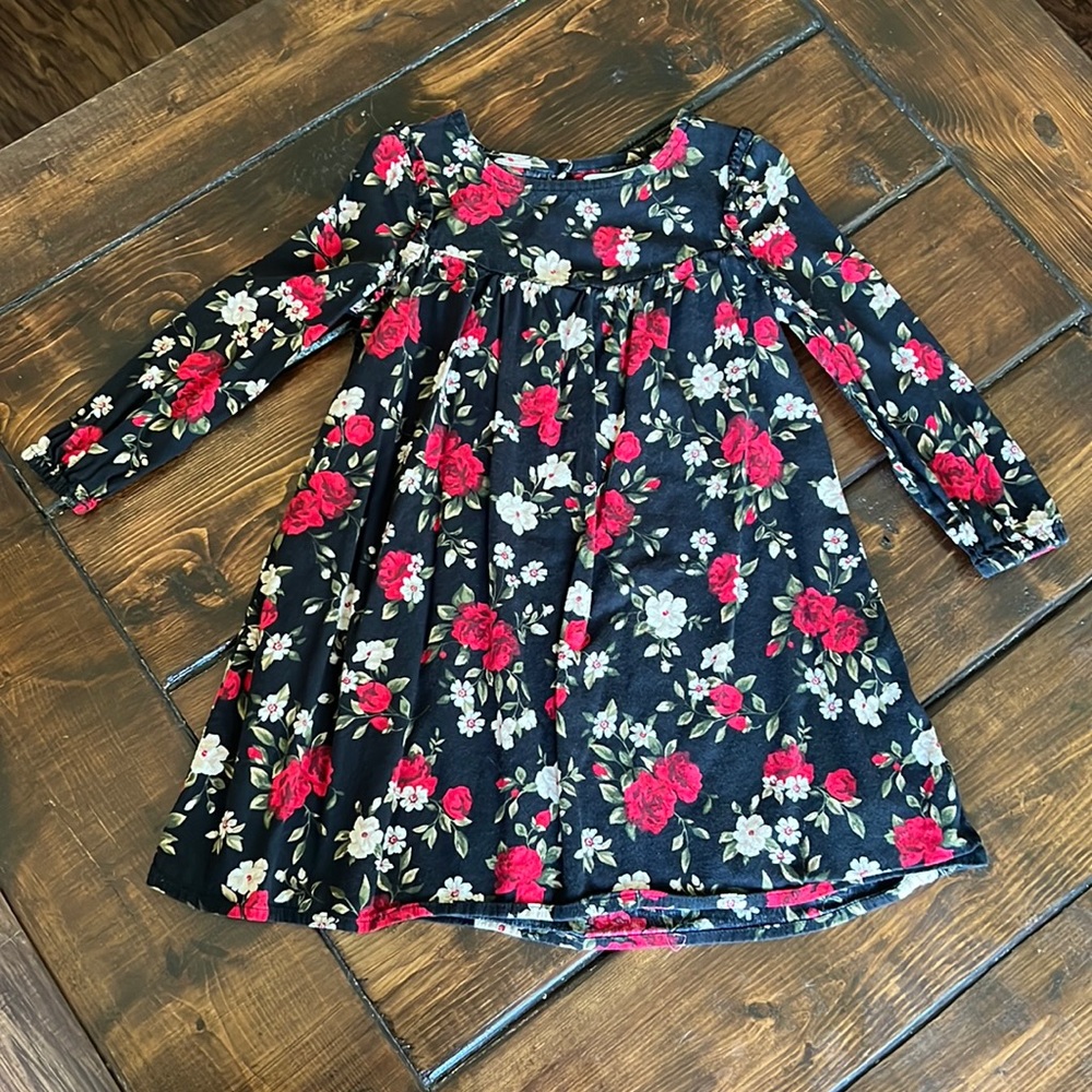 Old Navy. Floral Dress. Black. Light weight. 4T